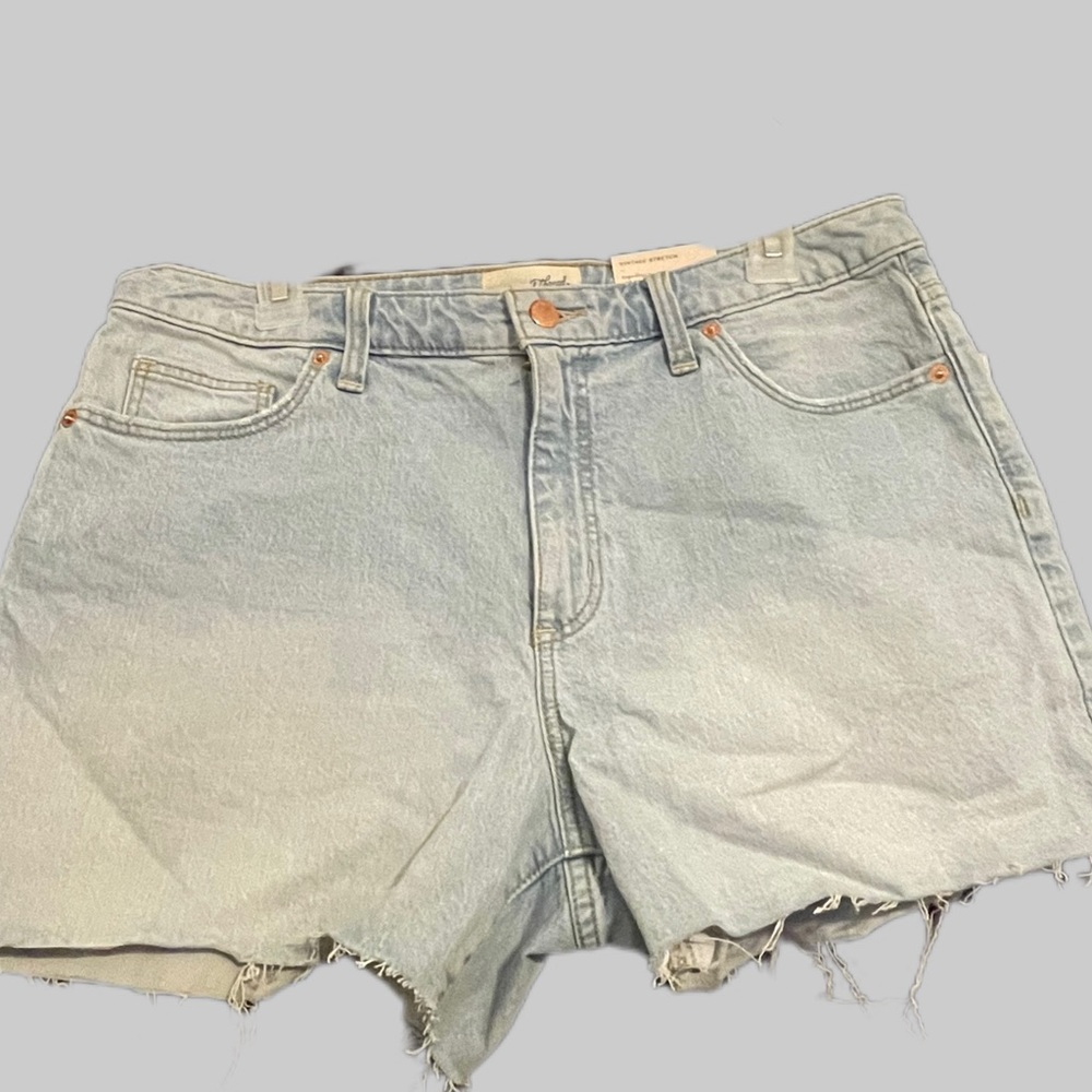 Feel Comfortable in these flexible Jean Shorts. Size 12 (31)